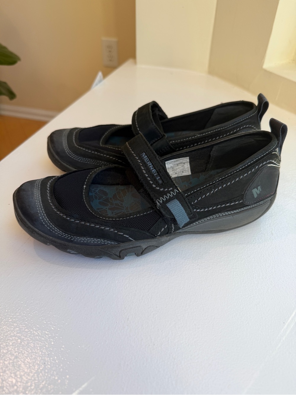 Merrell Women’s Mary Jane’s Black Leather Strap Athletic Hiking Trial Shoe 7.5
